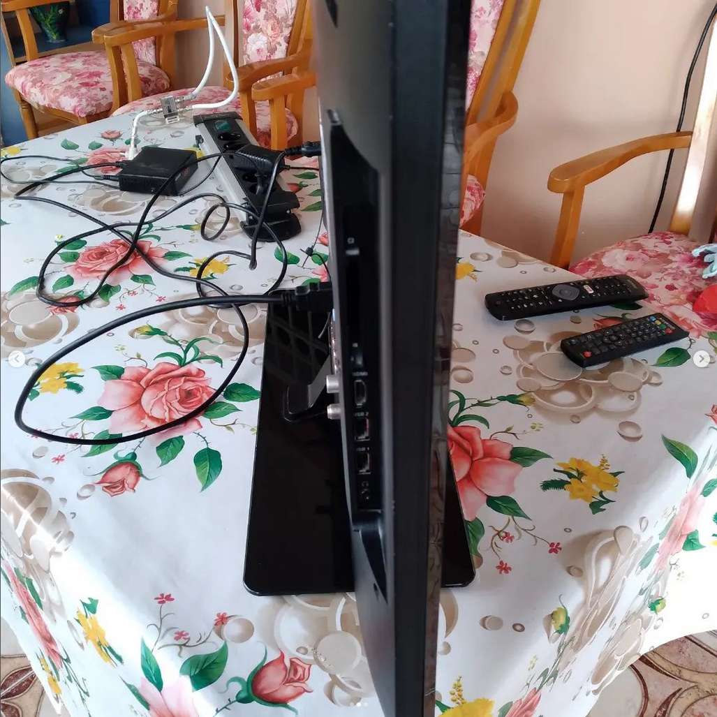 Shitet TV PHILIPS 32